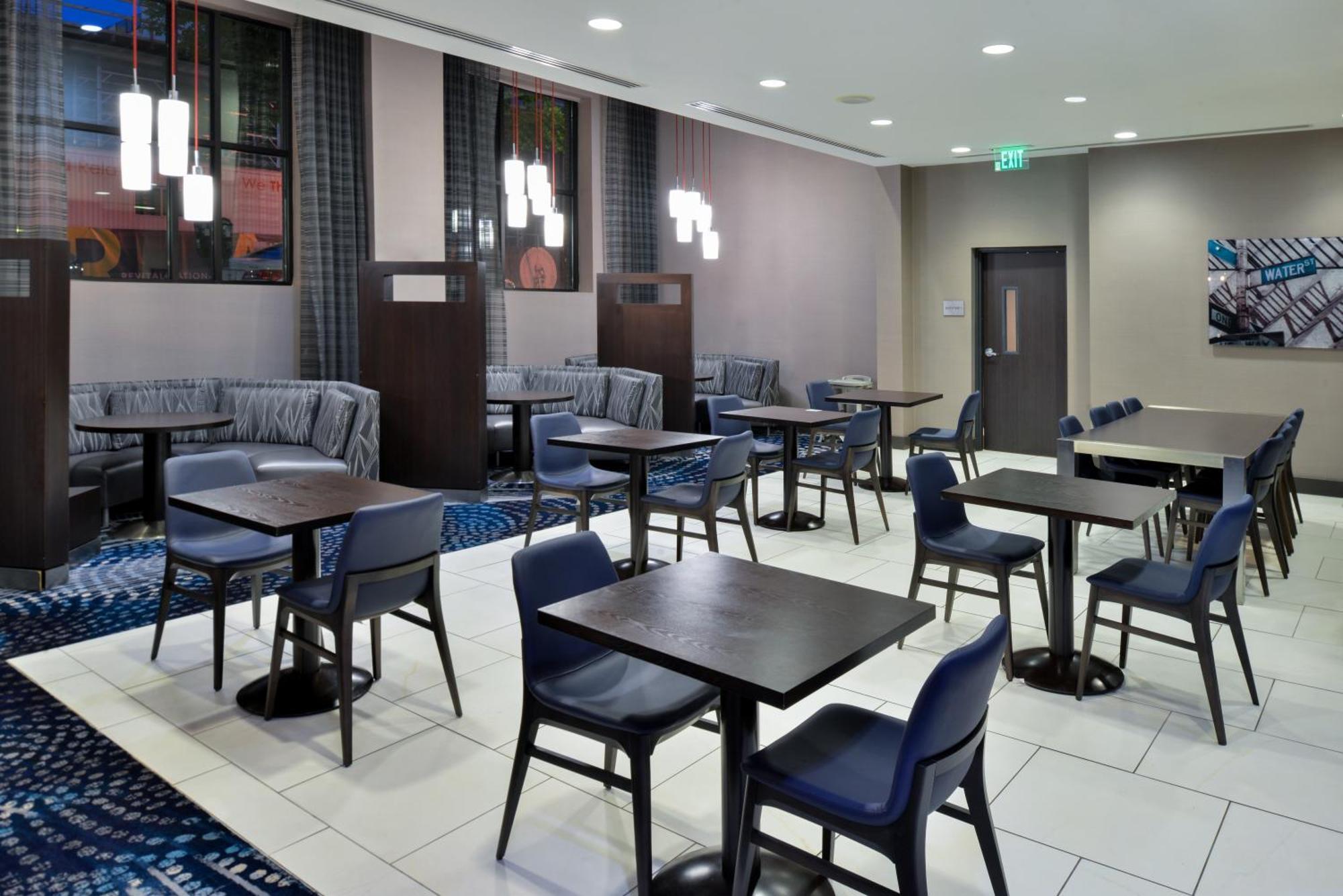 威尔明顿市中心/历史区万怡酒店 外观 照片